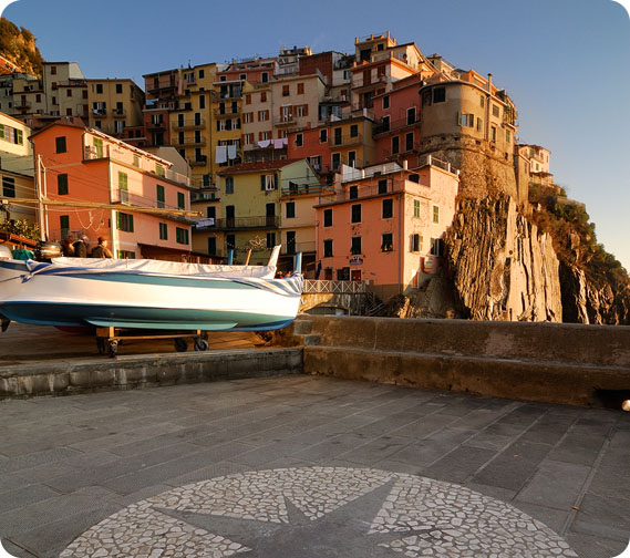 Piazza del borgo di Manarola